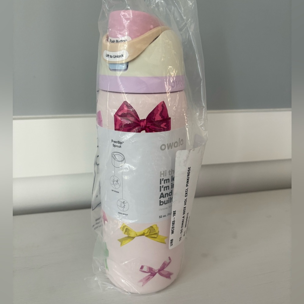 "Girlhood" Pink Bows Owala - 32 oz Freesip - Limited Edition UO Color